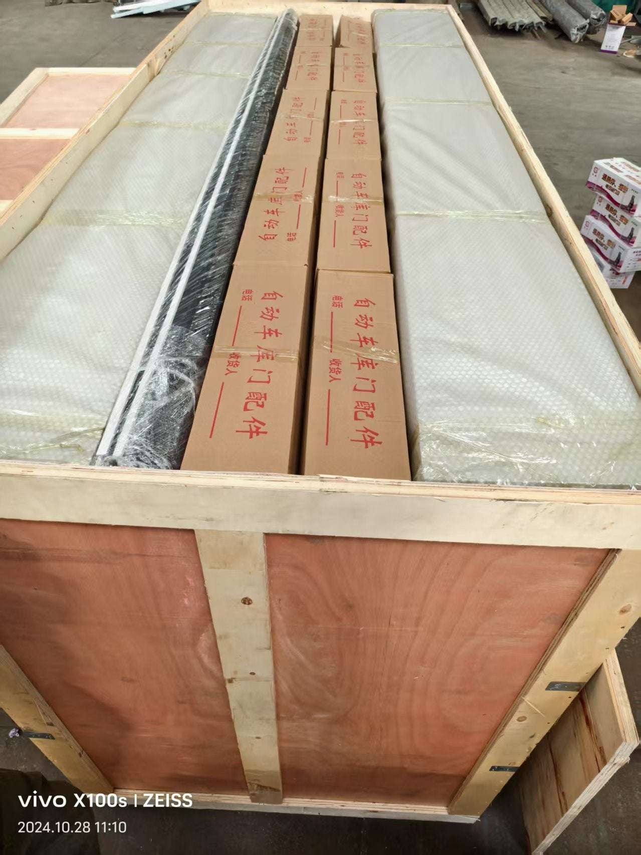 Customized Chinese Design Garage Door with Thermal Insulation for Villas
