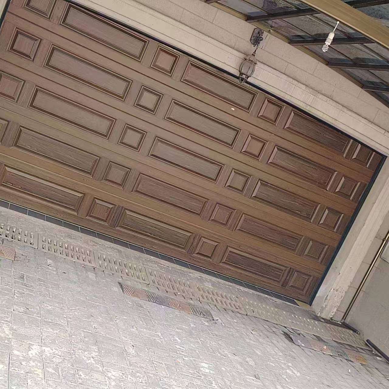 Modern Single Track Smart Automatic Lift Garage Door with Glass Windows